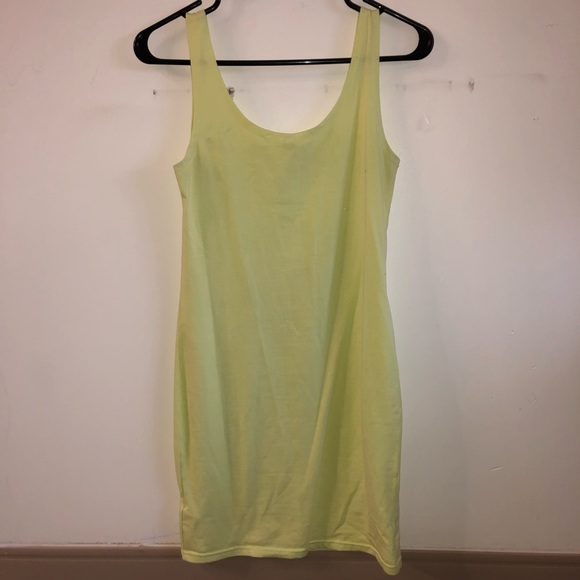 Simple fitted dress - Picture 2 of 2